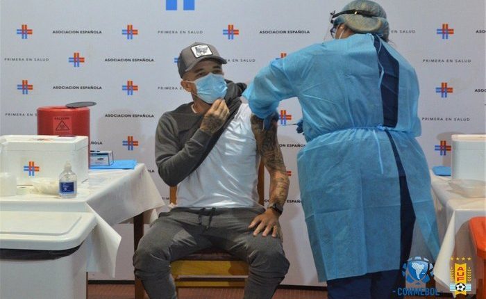D'alessandro recebe vacina no uruguai
