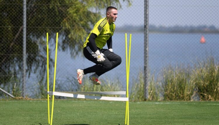 Jovem goleiro de 15 aparece de novo entre os profissionais do Inter