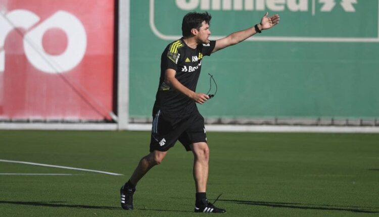 Os garotos do Internacional têm gostado do início de Cacique Medina no clube.