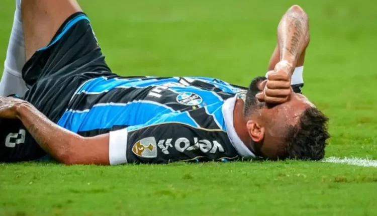 Ídolo do Grêmio, Maicon segue sem time desde que rescindiu com o clube.