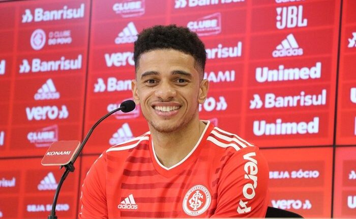 Taison anuncia que será pai pela primeira vez