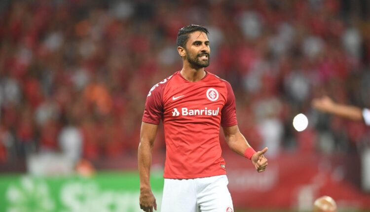 Atacante colombiano teve passagem ruim com a camisa do Internacional em 2019.