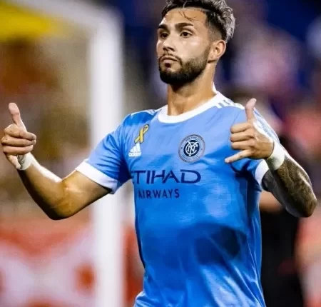 Alvo do Inter, Castellanos marcou três vezes em goleada do New York FC.