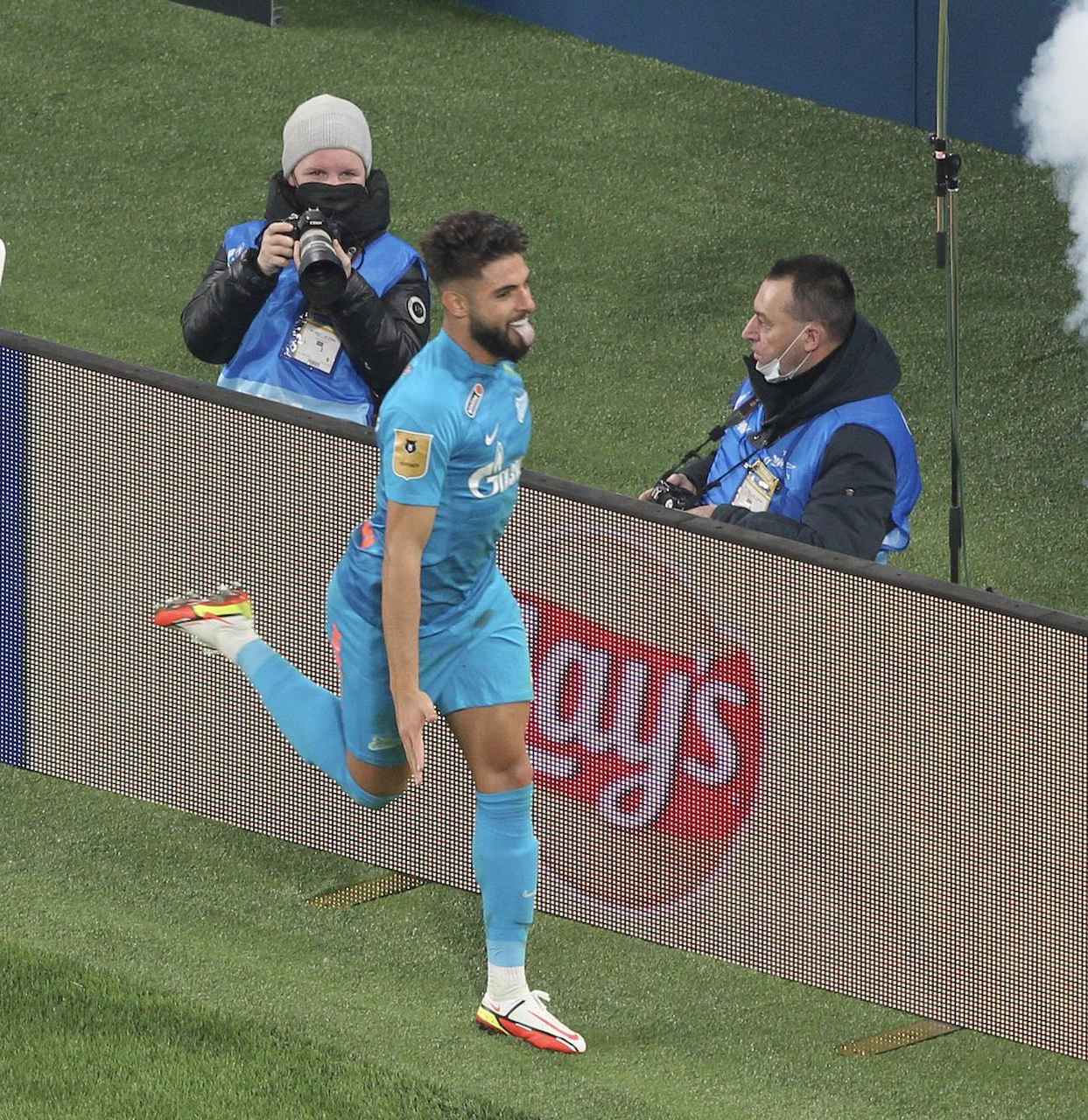 Zenit é campeão russo em jogo com gol e assistências de ex