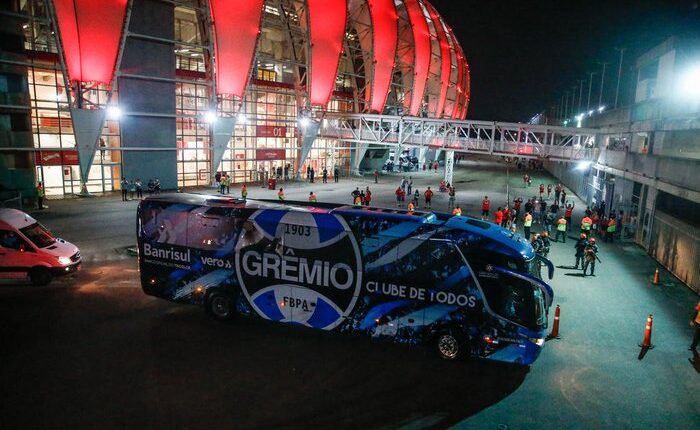 O Grêmio finalmente tomou uma atitude e aumentou a segurança do próprio ônibus antes do GreNal 435.