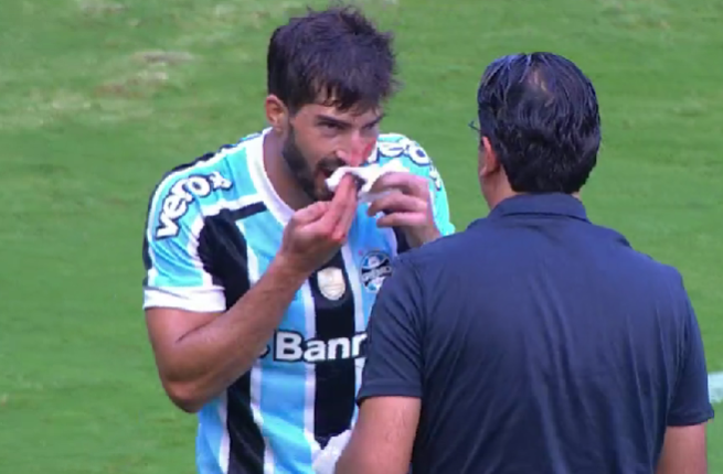 Qual punição o Inter deve levar por celular jogador em atleta do Grêmio?