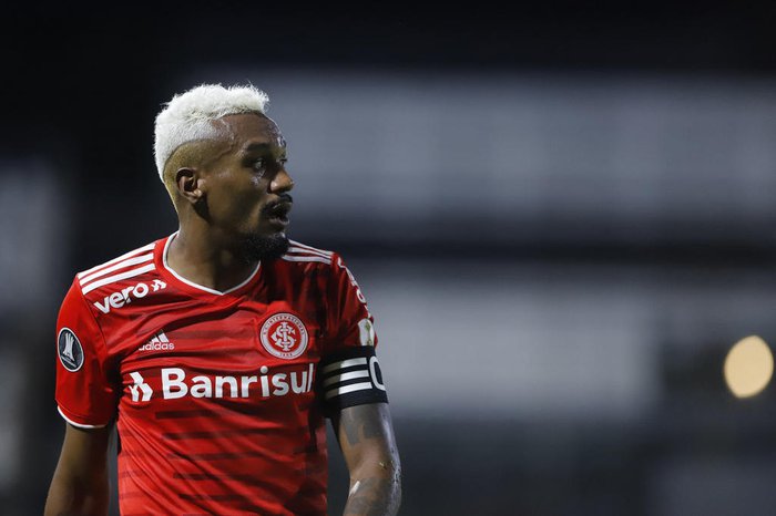 Internacional pode enviar Edenilson ao Flamengo e receber craque rubro-negro