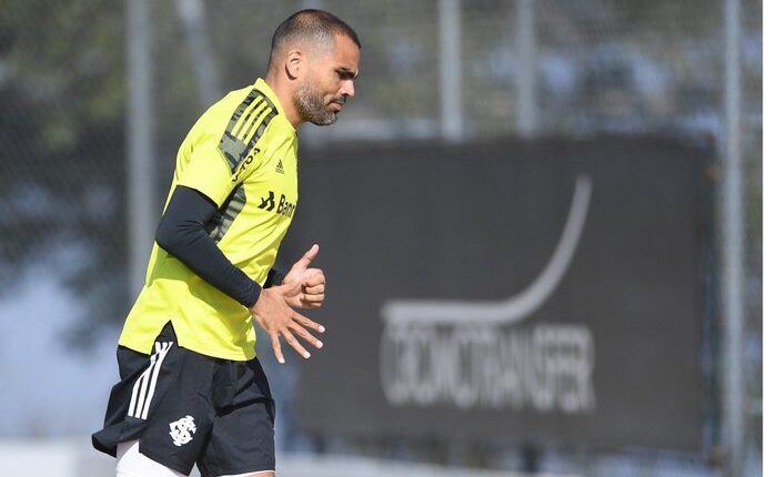 Inter tem exigência para renovar contrato do argentino Gabriel Mercado.