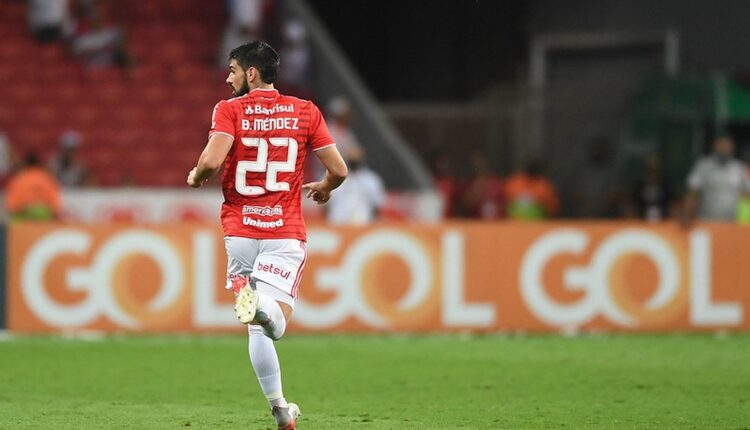 Internacional pode negociar com o Corinthians a permanência de Bruno Méndez.