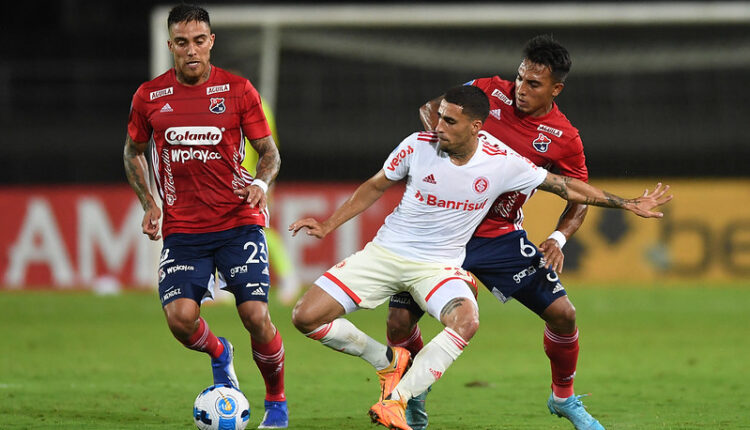 Gabriel contra o Independiente Medellín fora de casa | Créditos: Ricardo Duarte / SC Internacional