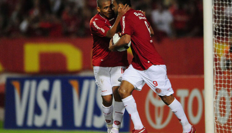 Walter e Alecsandro em 2010 na Copa Libertadores da América no Internacional | Foto: Reprodução / Twitter / SC Internacional
