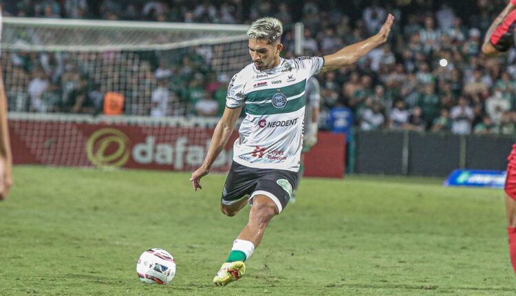 Especulado no Internacional, Andrey se destaca com a camisa do Coritiba.