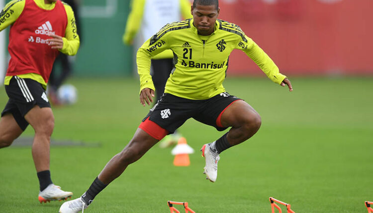 Wesley Moraes treina bem antes antes de encarar o Guaireña | Fotos: Ricardo Duarte / SC Internacional