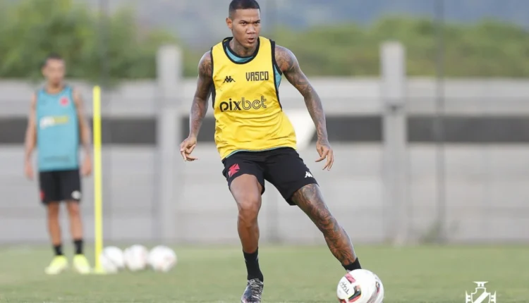 Zé Gabriel, ex-Internacional, não tem bom desempenho com a camisa do Vasco.